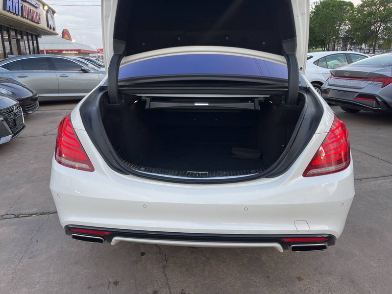 Mercedes-Benz S-Class Vehicle Image 09
