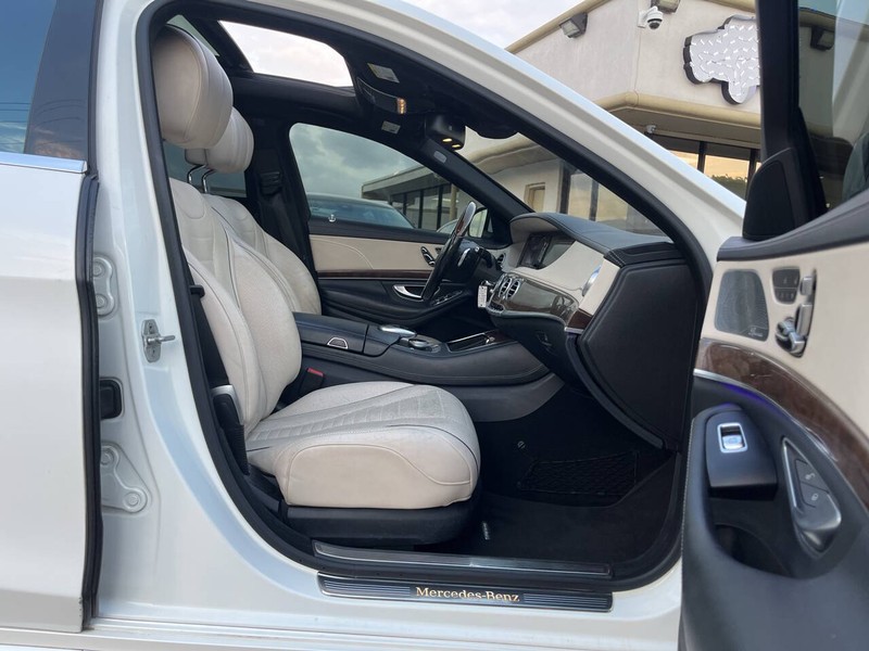 Mercedes-Benz S-Class Vehicle Image 11