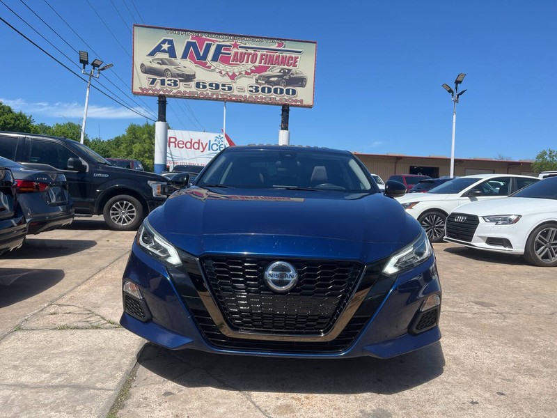 Nissan Altima Vehicle Image 02