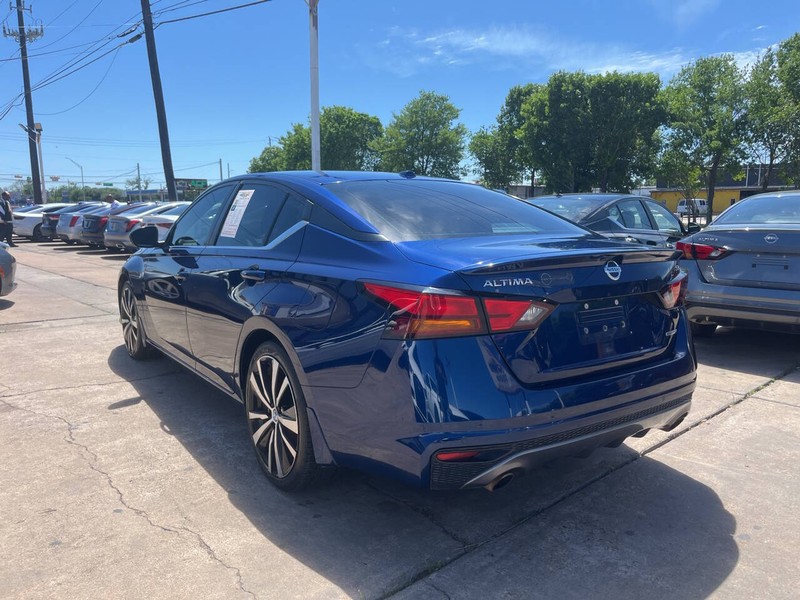 Nissan Altima Vehicle Image 03