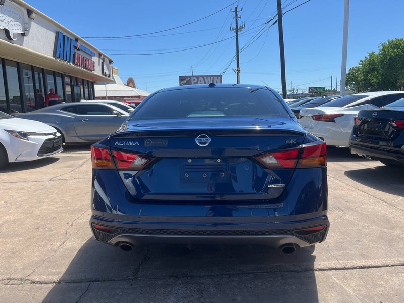 Nissan Altima Vehicle Image 04