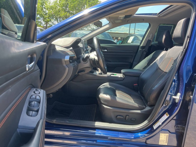 Nissan Altima Vehicle Image 07