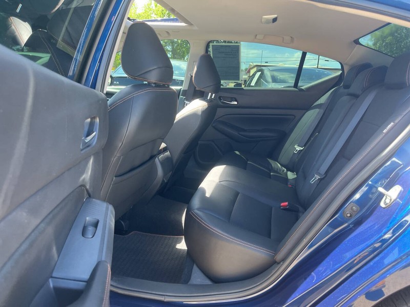 Nissan Altima Vehicle Image 08