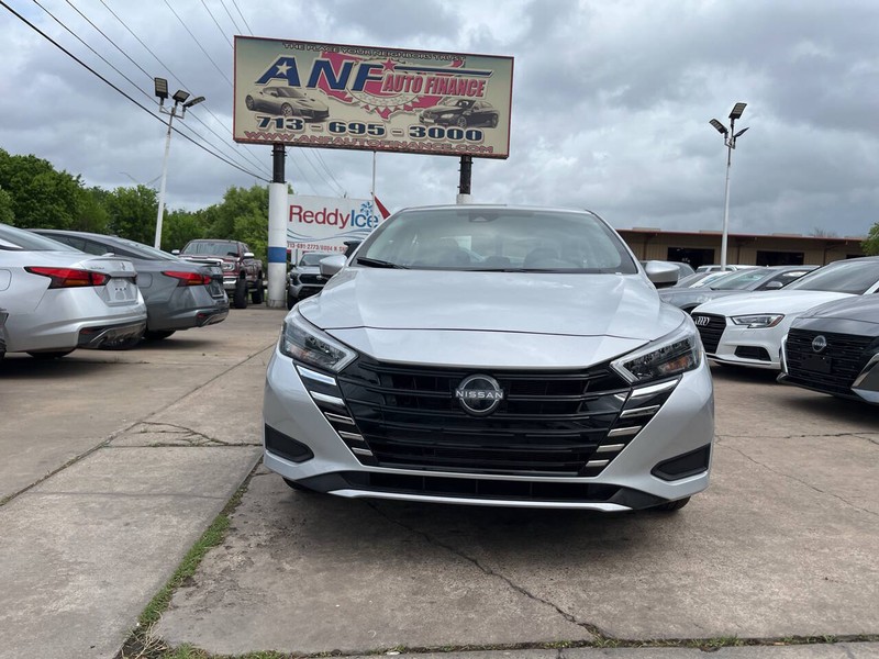 Nissan Versa Vehicle Image 02