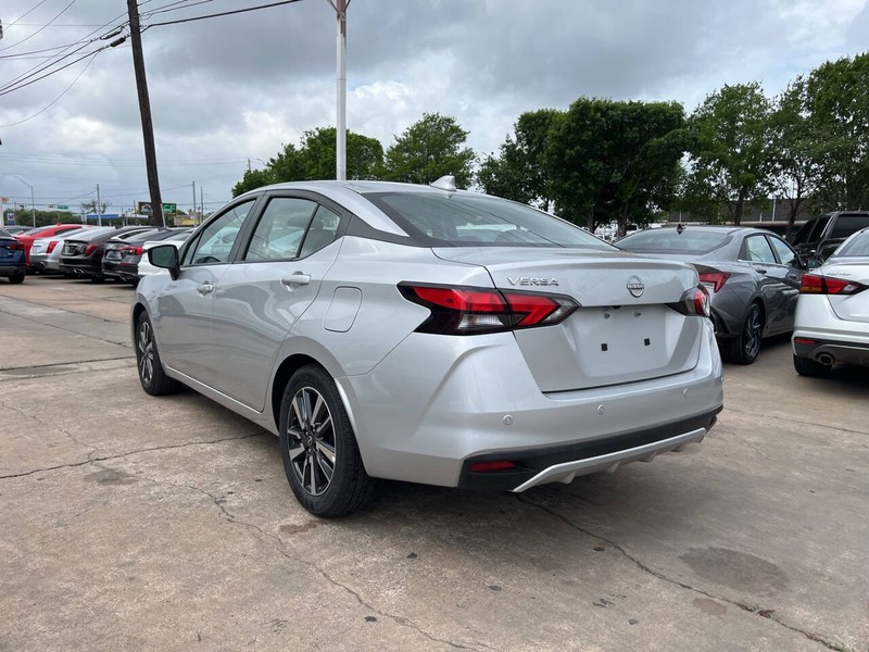 Nissan Versa Vehicle Image 03