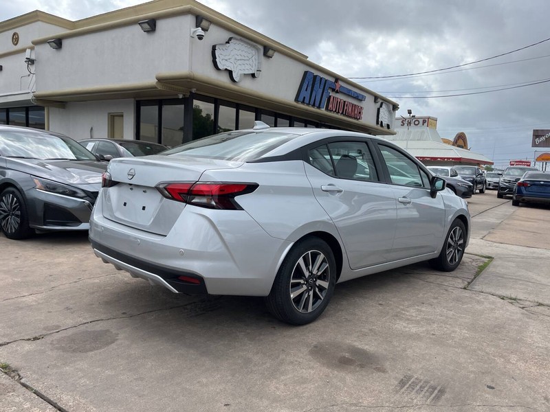 Nissan Versa Vehicle Image 05