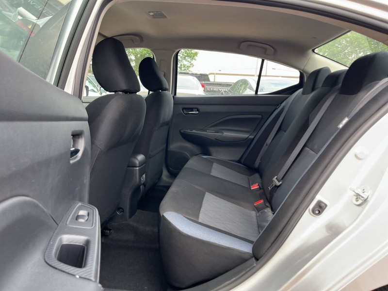 Nissan Versa Vehicle Image 08