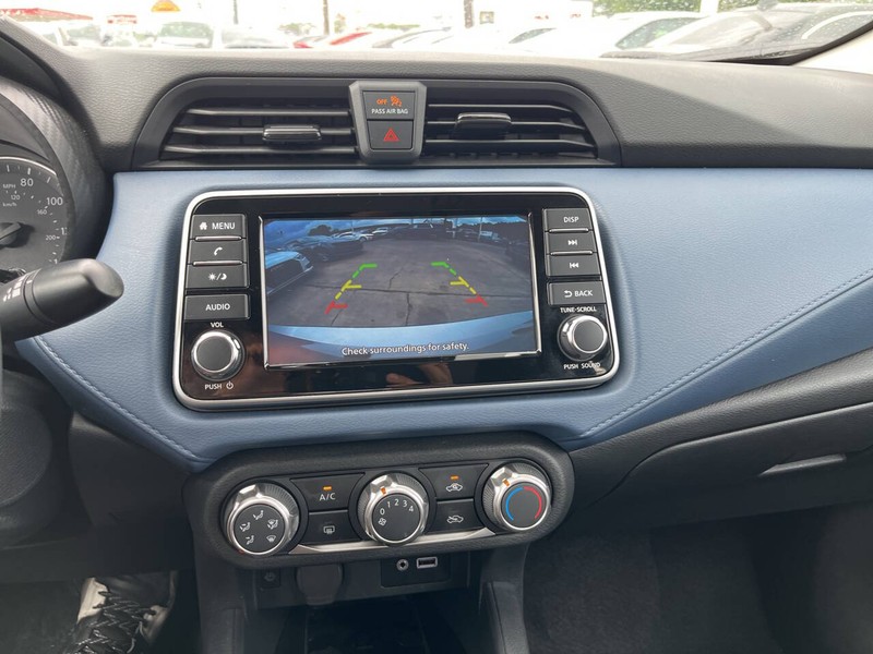 Nissan Versa Vehicle Image 12