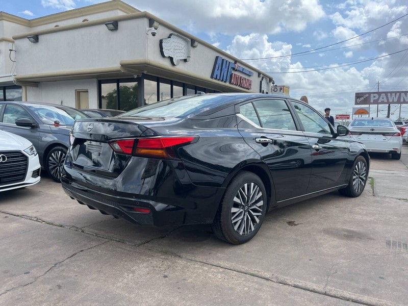 Nissan Altima Vehicle Image 05