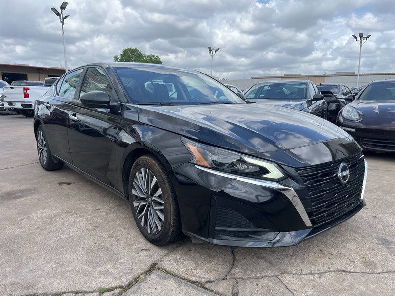 Nissan Altima Vehicle Image 06