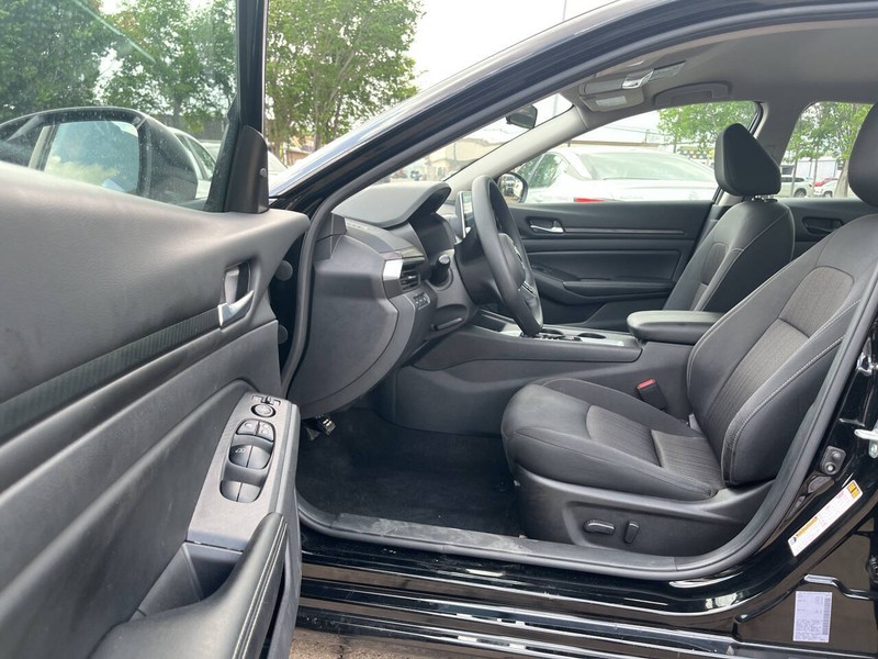 Nissan Altima Vehicle Image 07