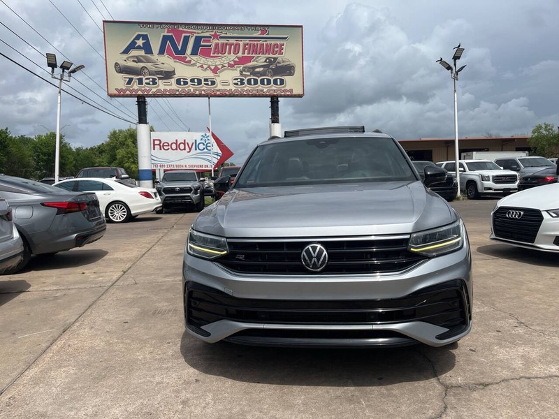 Volkswagen Tiguan Vehicle Image 02