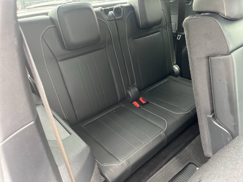 Volkswagen Tiguan Vehicle Image 11