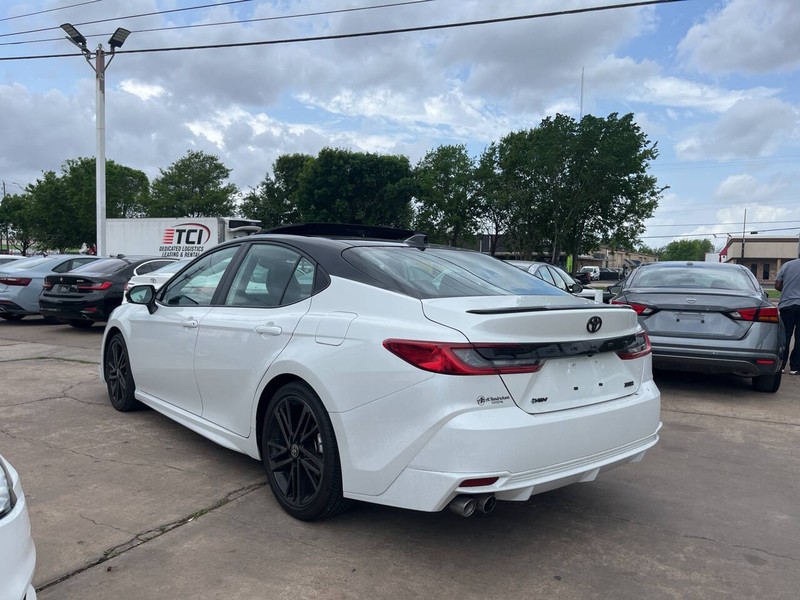 Toyota Camry Vehicle Image 03