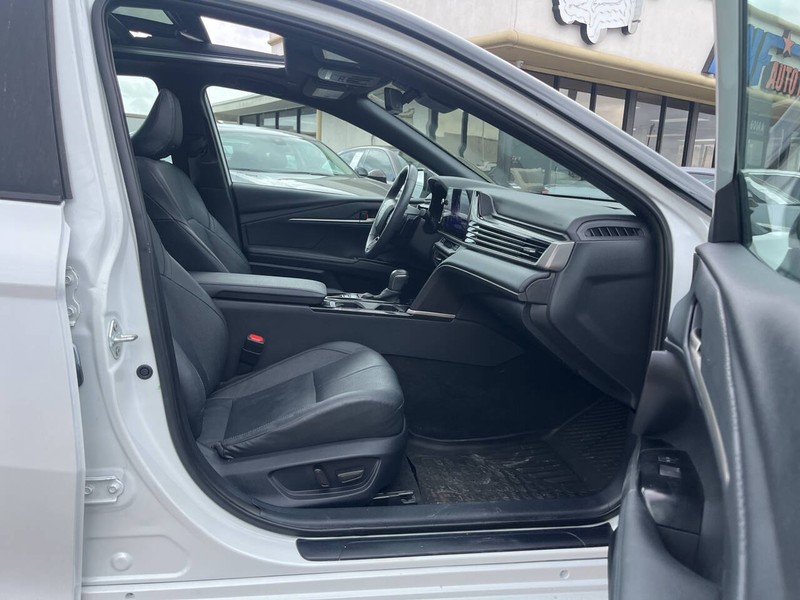 Toyota Camry Vehicle Image 10