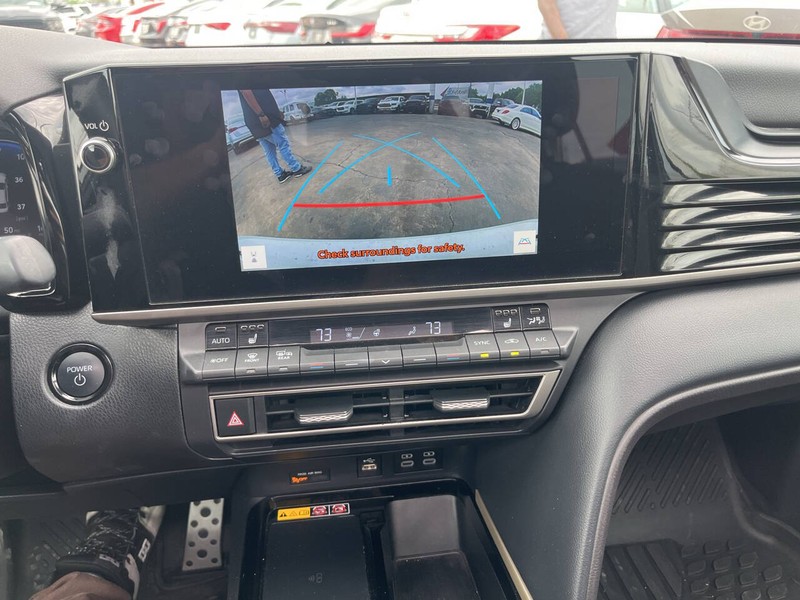 Toyota Camry Vehicle Image 11