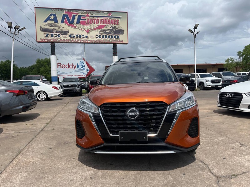 Nissan Kicks Vehicle Image 02