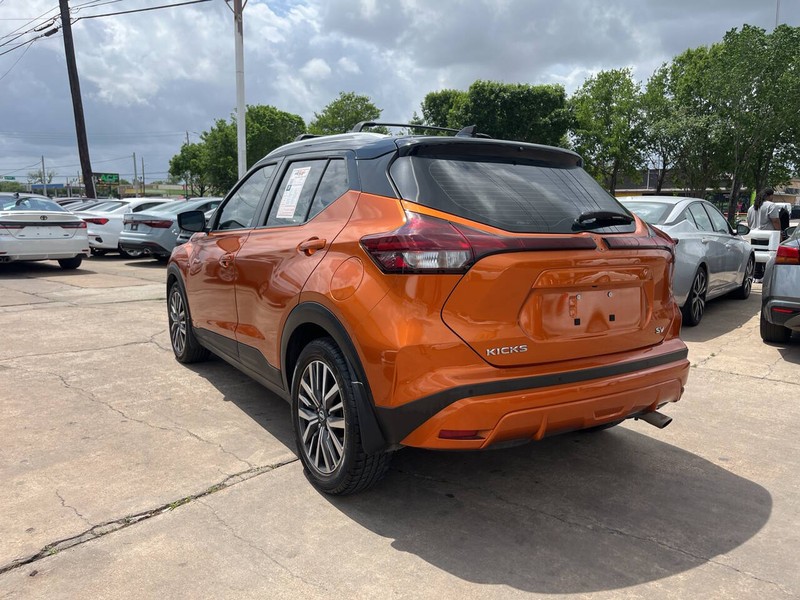 Nissan Kicks Vehicle Image 03