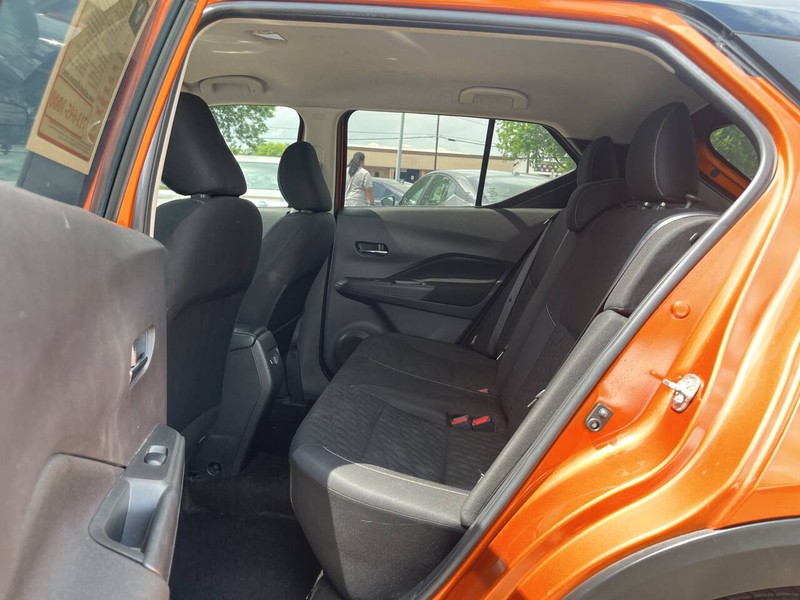 Nissan Kicks Vehicle Image 08