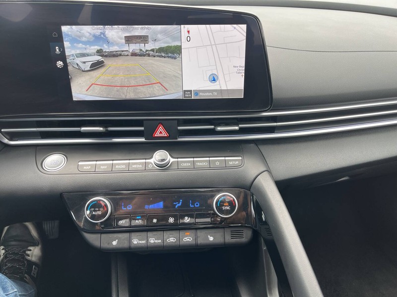 Hyundai Elantra Vehicle Image 12