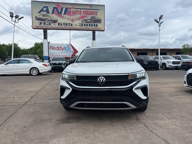 Volkswagen Taos Vehicle Image 02