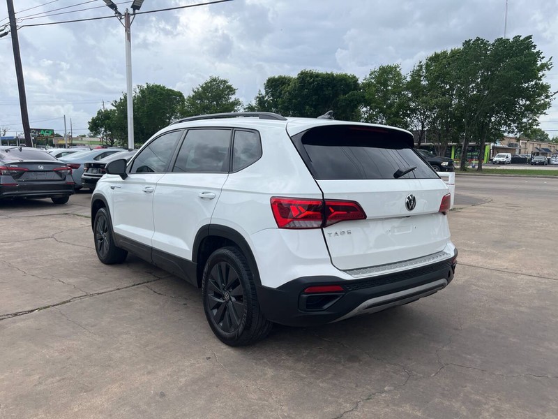 Volkswagen Taos Vehicle Image 03