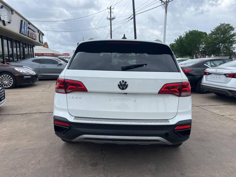 Volkswagen Taos Vehicle Image 04