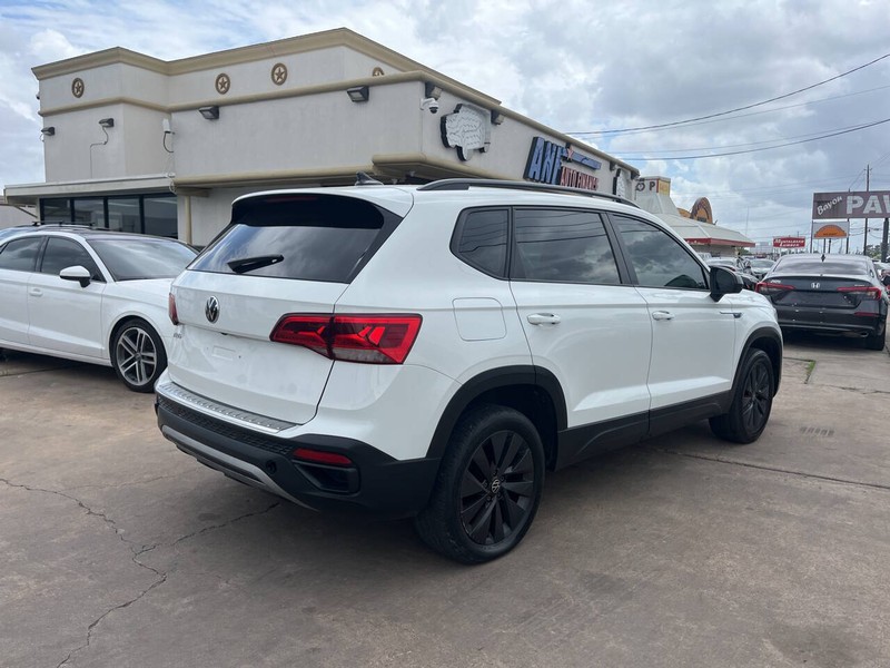 Volkswagen Taos Vehicle Image 05