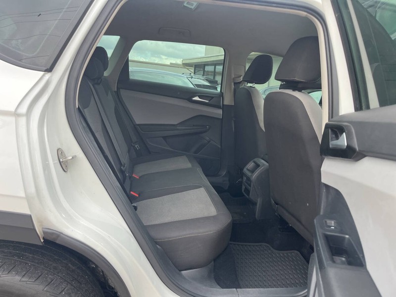 Volkswagen Taos Vehicle Image 09