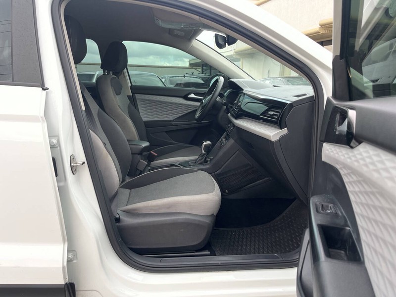 Volkswagen Taos Vehicle Image 10