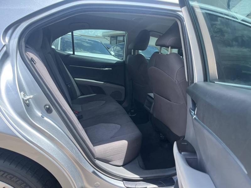 Toyota Camry Vehicle Image 09