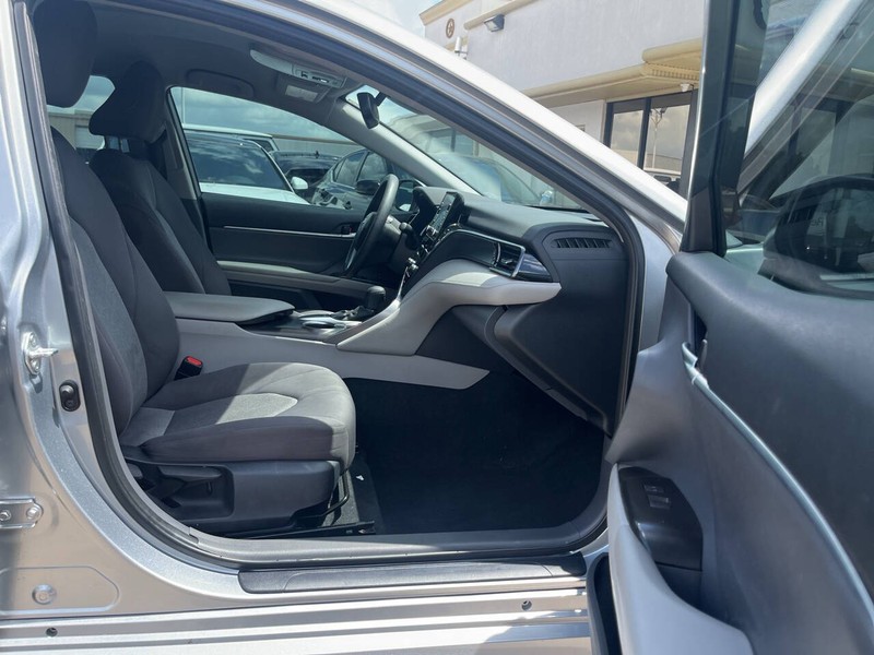 Toyota Camry Vehicle Image 10