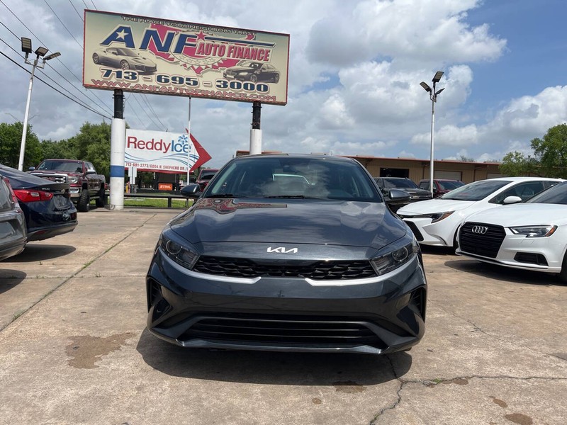 Kia Forte Vehicle Image 02