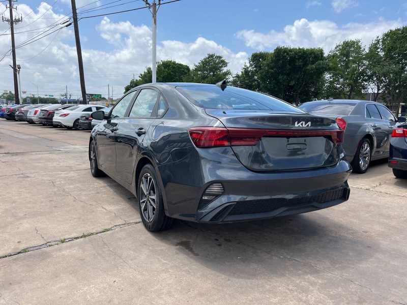 Kia Forte Vehicle Image 03