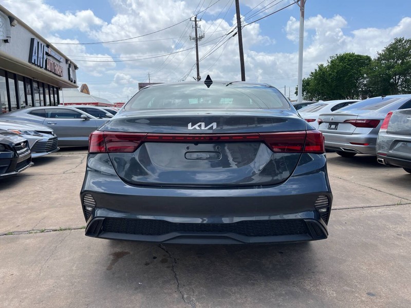 Kia Forte Vehicle Image 04