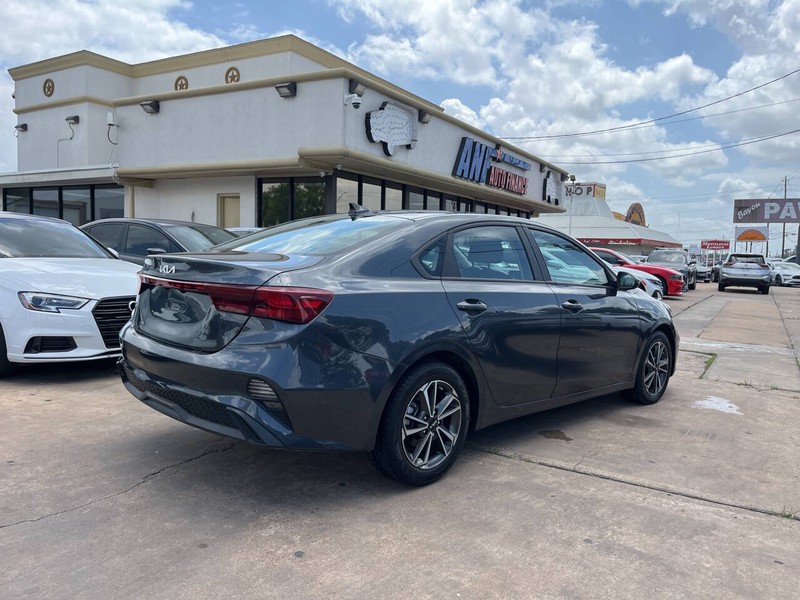 Kia Forte Vehicle Image 05