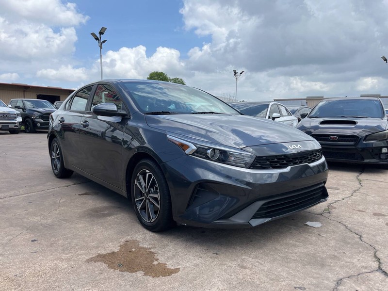 Kia Forte Vehicle Image 06