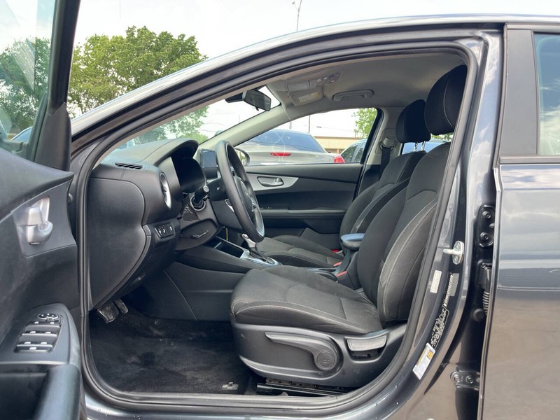 Kia Forte Vehicle Image 07