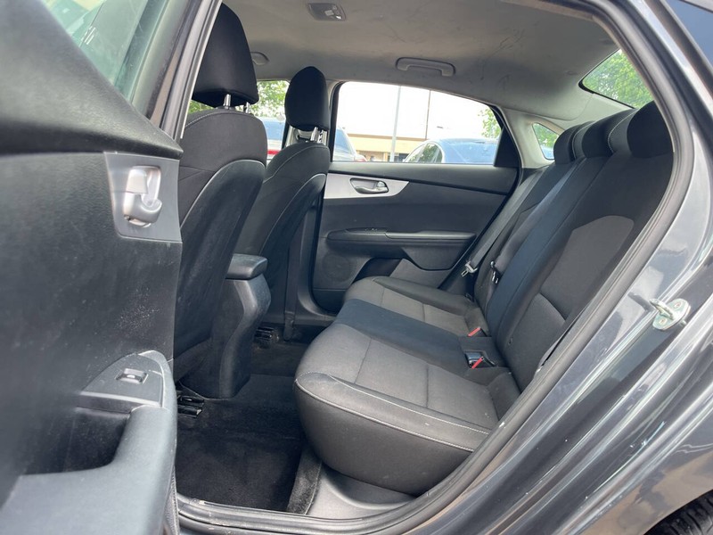 Kia Forte Vehicle Image 08