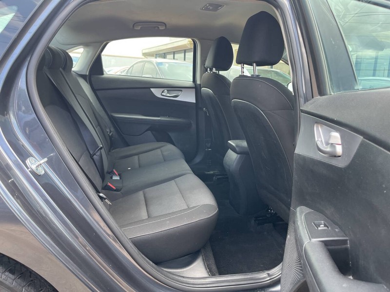 Kia Forte Vehicle Image 09