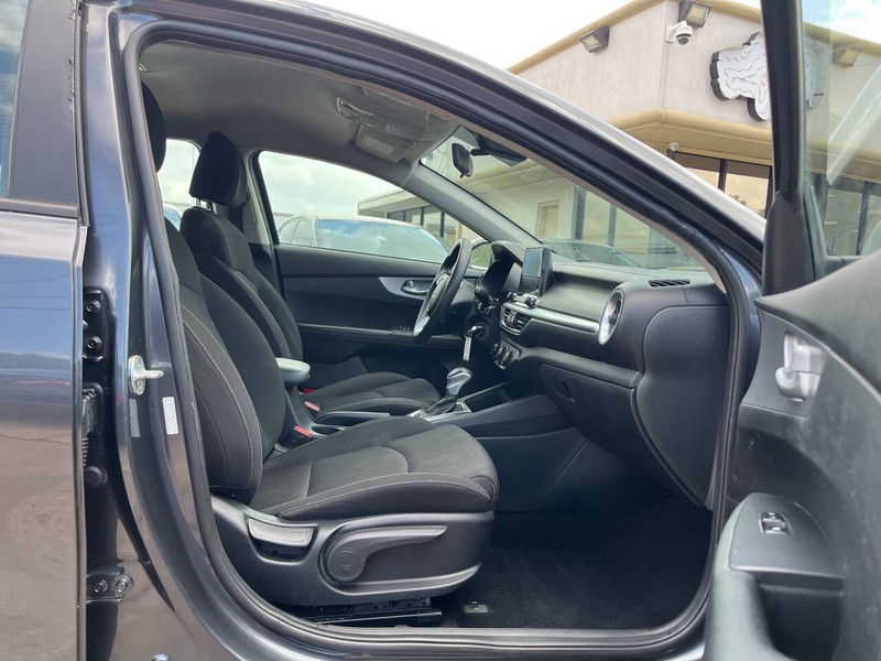 Kia Forte Vehicle Image 10