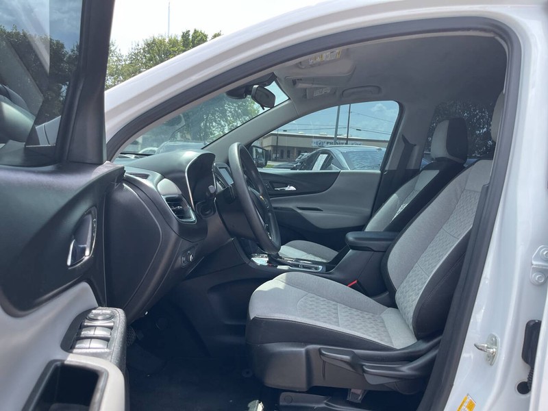 Chevrolet Equinox Vehicle Image 05