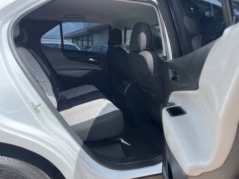 Chevrolet Equinox Vehicle Image 09
