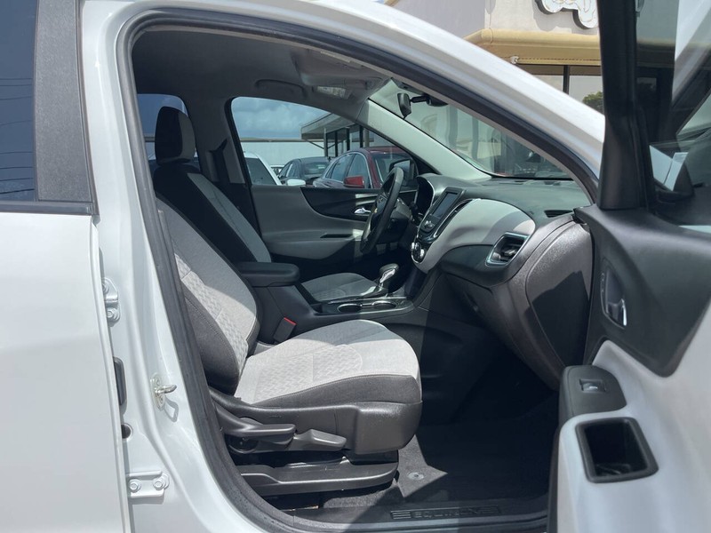 Chevrolet Equinox Vehicle Image 10