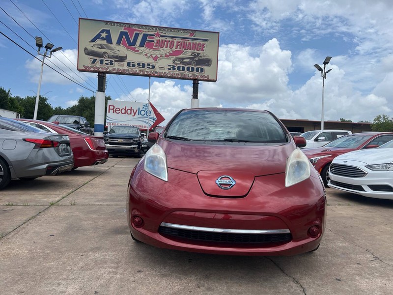 Nissan LEAF Vehicle Image 02