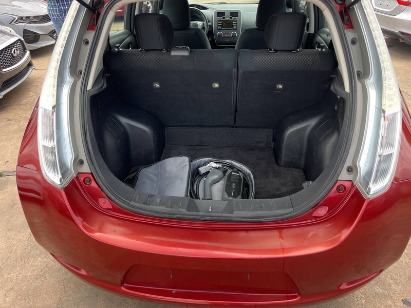 Nissan LEAF Vehicle Image 09