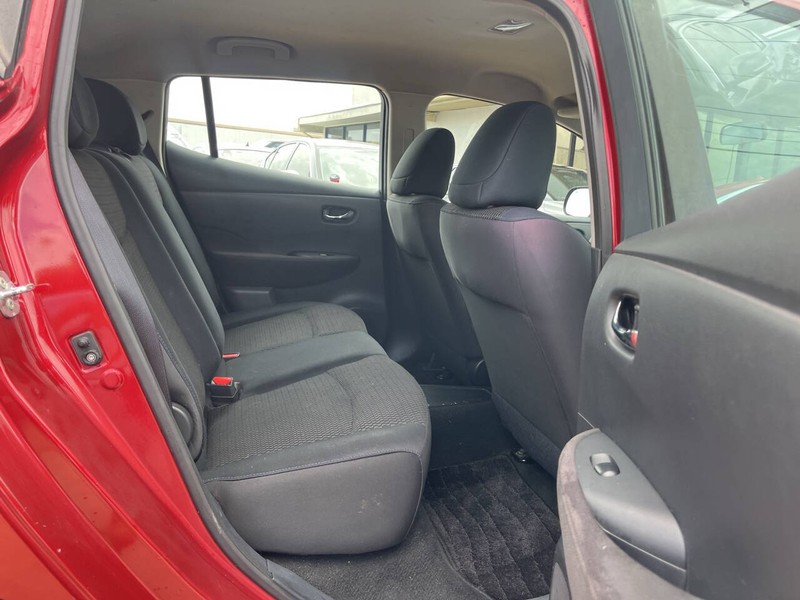Nissan LEAF Vehicle Image 10