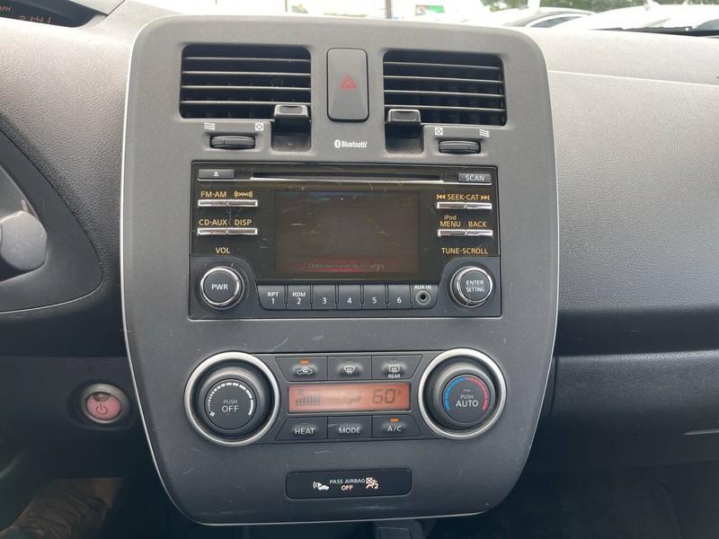 Nissan LEAF Vehicle Image 12