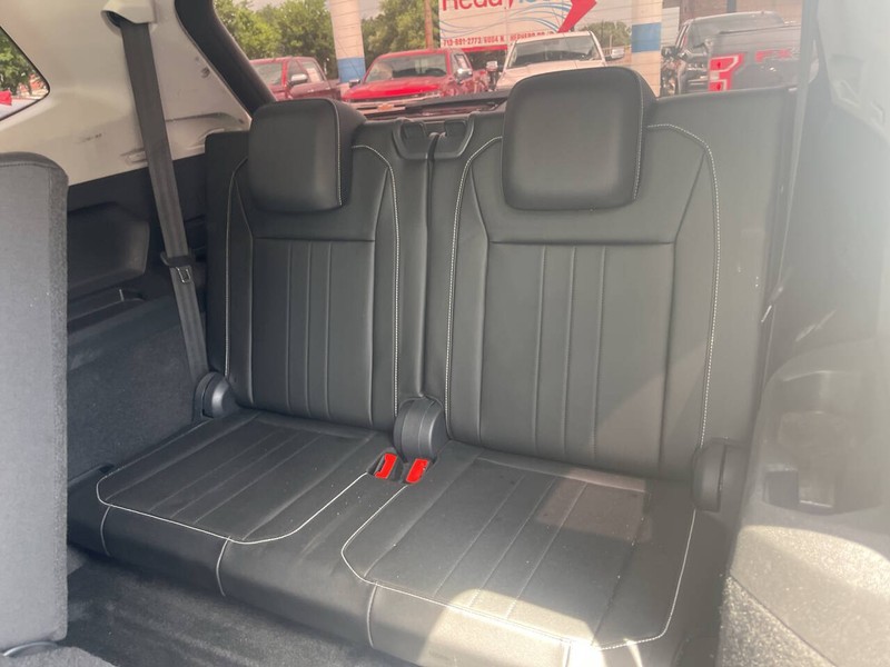 Volkswagen Tiguan Vehicle Image 09