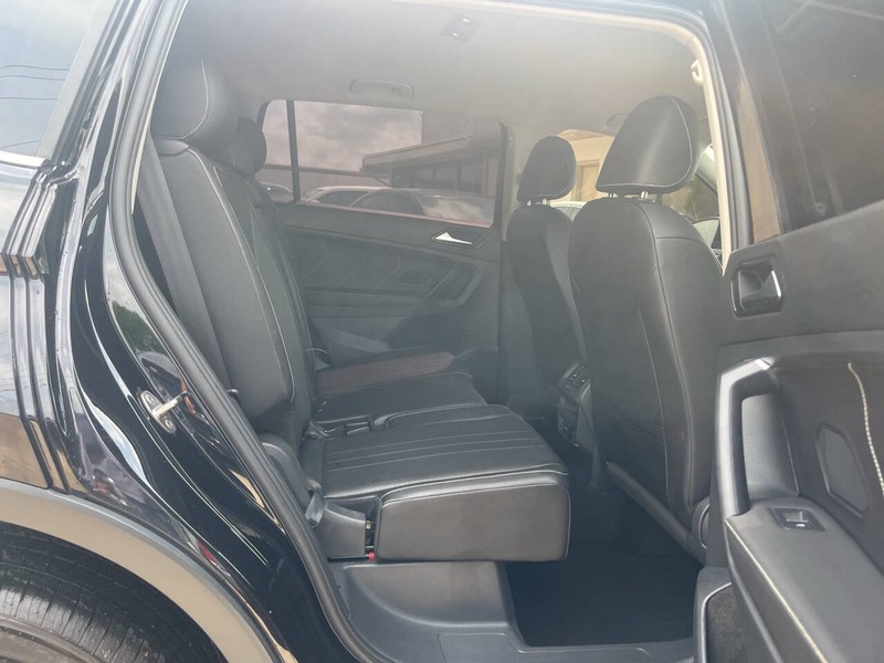 Volkswagen Tiguan Vehicle Image 11